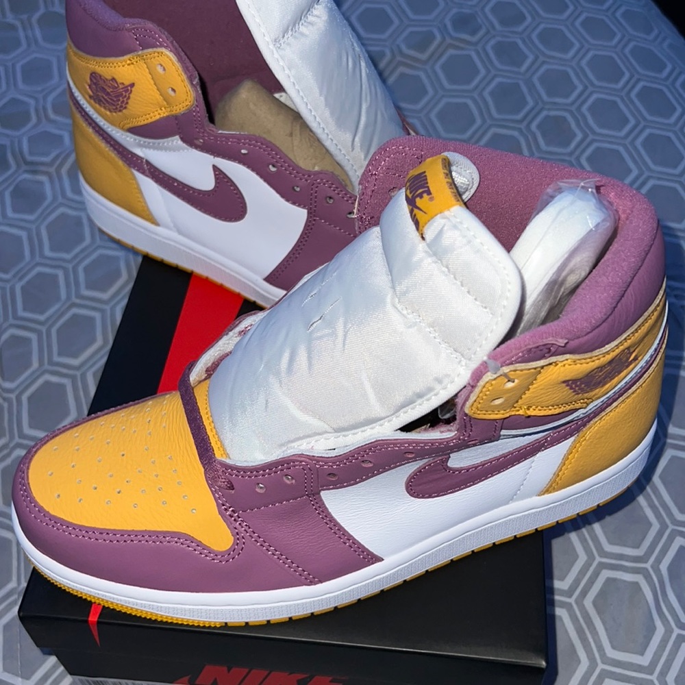 Air Jordan 1 Brotherhood